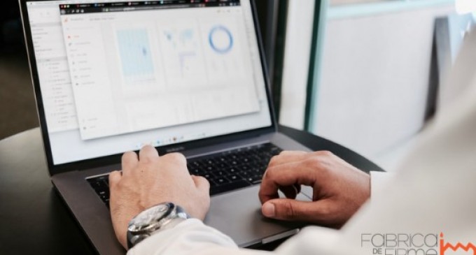 Fabrica de firme va ofera specialistii care sa va consilieze si sa actioneze pentru dumneavoastra