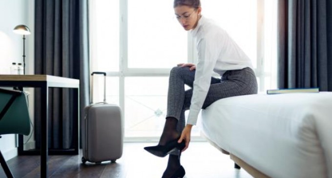 22 de piese vestimentare esentiale pentru o garderoba office eleganta si feminina