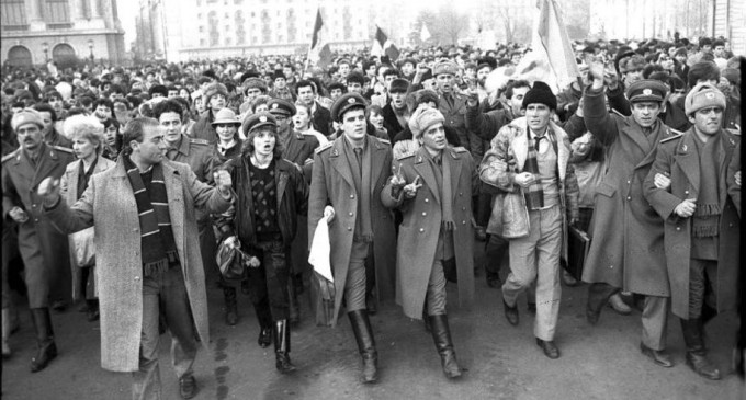 Le Figaro: România marchează căderea lui Ceauşescu, dar nu a reuşit să întoarcă complet pagina sistemului comunist – Esential
