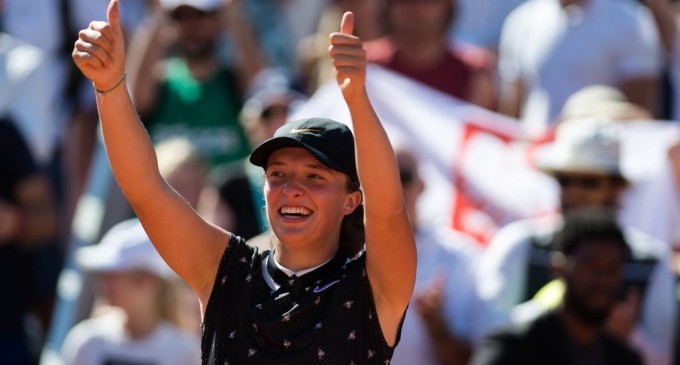VIDEO Iga Swiatek a câștigat premiul pentru lovitura anului – Tenis