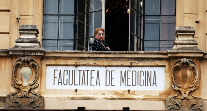 Cum vrea Guvernul să spargă monopolul UMF asupra rezidențiatului și ce spun rezidenții și medicii: În Franța și în Germania rezidenții se pot forma oriunde / În UMF e o familie internă care nu va permite acest lucru – Sanatate