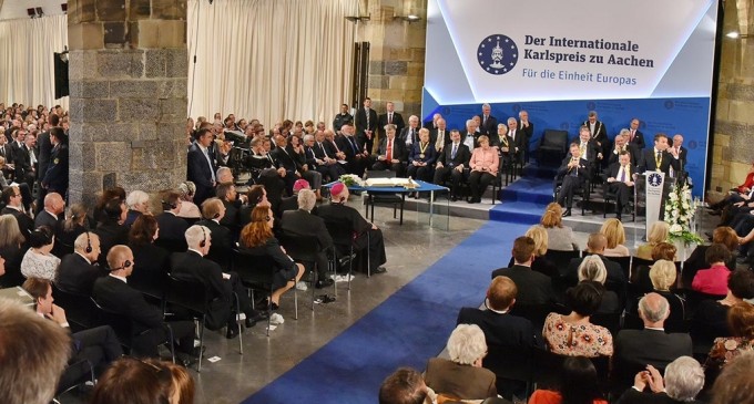 Klaus Iohannis va primi premiul Charlemagne. Siegfried Mureșan: „Cea mai prestigioasă distincție internațională pe care a primit-o vreodată un om politic român” – Esential