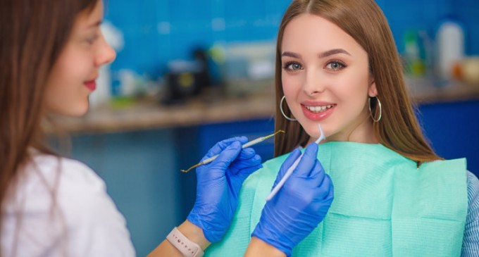 Cum poti avea un zambet de invidiat cu ajutorul fatetelor dentare