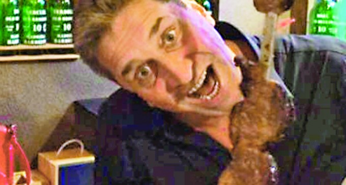 Fostul sef Antitero, combinatorul SRI, a făcut milioane de euro de pe urma traficului de țigări și parfumurilor de lux care erau dosite in cala avioanelor