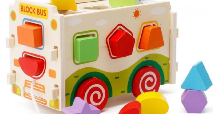 De Craciun, cumpara jucarii din lemn