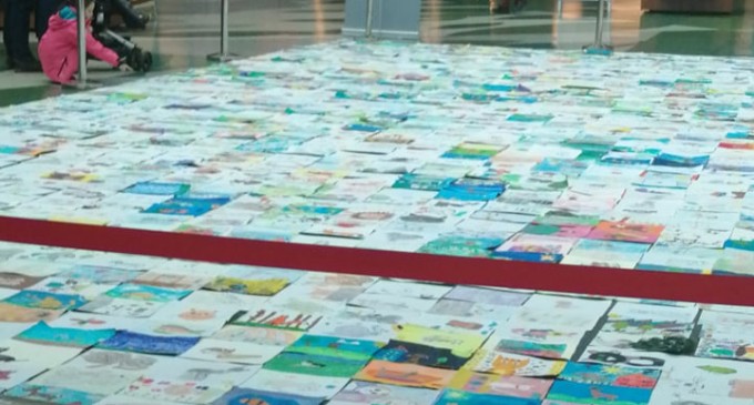 Expoziția celui mai  mare colaj din România cu animale de companie, organizată de ARPAC – Asociaţia Română a Producătorilor de Hrană pentru Animale de Companie. Autor: Prof.Claudia Bota