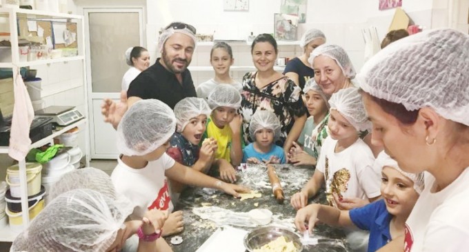 Cătălin Gherzan pune educaţia pe primul loc şi formează generaţii la şcoala sa privată din Piteşti