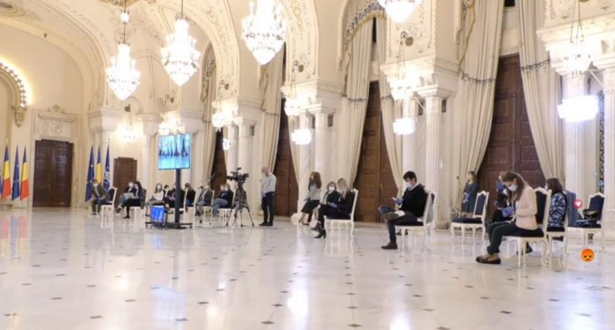 Dezamagitoare prestatia presei agreate la Cotroceni, la ,,darea de seama” a lui Iohannis, in care ,,talentul” trateaza presa ca figuranta