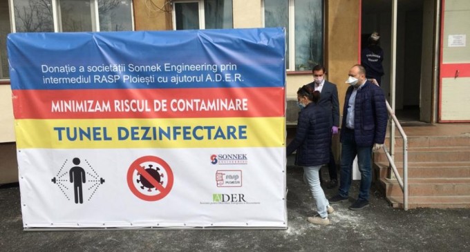 Prin intermediul R.A.S.P, și al Asociației pentru Dezvoltare Europeană și Reconstrucție (ADER), reprezentate de Raul Petrescu – s-a donat Spitalului Județean de Urgență Ploiești un TUNEL DEZINFECTANT de trecere