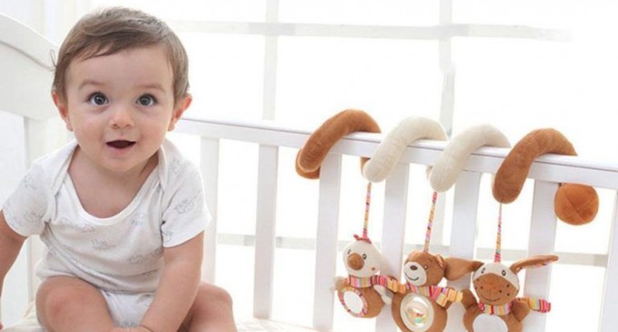 Carusel patut muzical si atragator pentru bebelusi