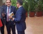 O piedica in calea uitarii/Oare ce isi spuneau cei doi la o reuniune publica intr-un cadru relaxant!