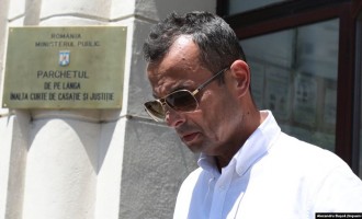 Povestea continuă/Fostul procuror Mircea Negulescu de la DNA Ploieşti in poarta, pe inserat, la un denuntator DNA