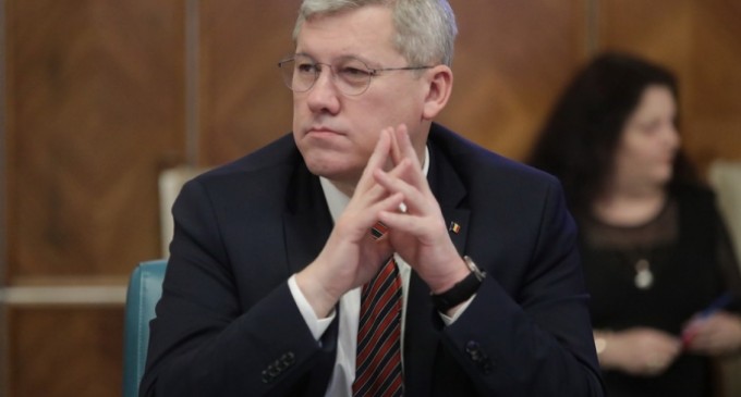 Decizia Curţii Constituţionale asupra ordonanţei de urgenţă a Guvernului privind starea de urgenţă „conţine numeroase fracturi logice”
