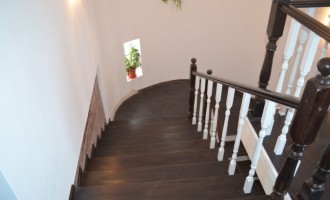 Scari din lemn pentru interior la preturi competitive