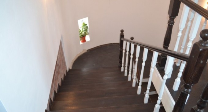Scari din lemn pentru interior la preturi competitive