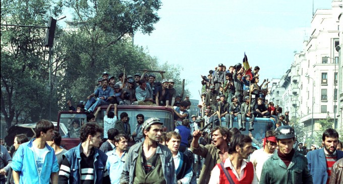 Procurorii respectivi trebuiau cercetați pentru infracțiuni contra umanității în cazul cărora nu operează prescripția răspunderii penale, motiv pentru care nu există în cauză posibilitatea clasării acestei cauze pe motivul prescripției