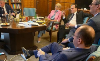 Apel către cetățenii României/ Trebuie contracarată impostura flagrantă a celor care, fără nicio legitimitate politică sau socială, susțin politici de control drastic al populației recomandându-se ca salvatori ai umanității