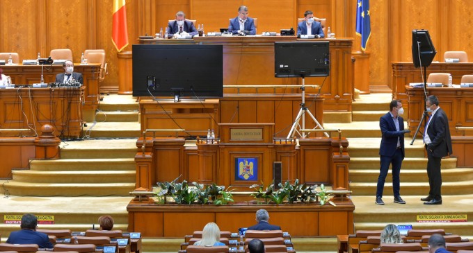 Guvernul ia în calcul să atace la CCR legea prin care Parlamentul să stabilească data alegerilor parlamentare: Interesul lor e să rămână cât mai mult în funcții – Politic
