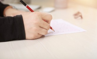 Câți profesori au fost prinși copiind la examenul de titularizare și vor rămâne fără catedră timp de un an – Educatie