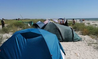 Anghel (ANPC), despre operatorii de pe plaje: Dacă firmele informează corect, vina încălcării distanţării sociale e a consumatorilor – Esential