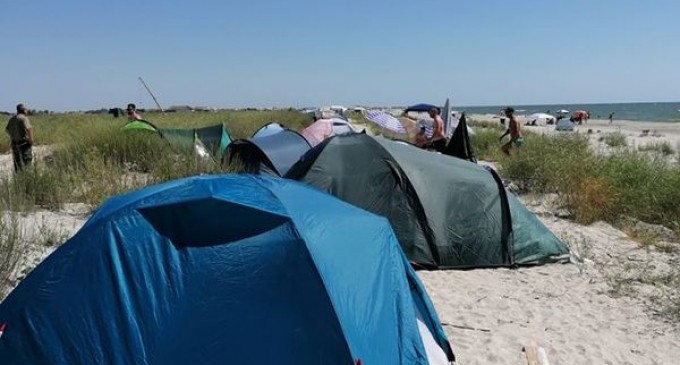 Anghel (ANPC), despre operatorii de pe plaje: Dacă firmele informează corect, vina încălcării distanţării sociale e a consumatorilor – Esential