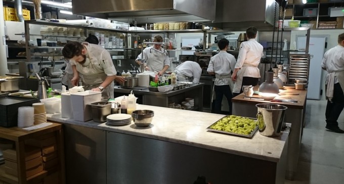 Tătaru, clarificări pentru turiștii cazaţi în hoteluri cu restaurante în județele care depăşesc rata de infectare de 1,5 la mia de locuitori – Coronavirus