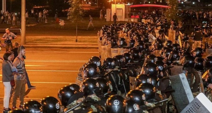Belarus: Poliția confirmă că a folosit muniție de război împotriva manifestanților, în orașul Brest – International