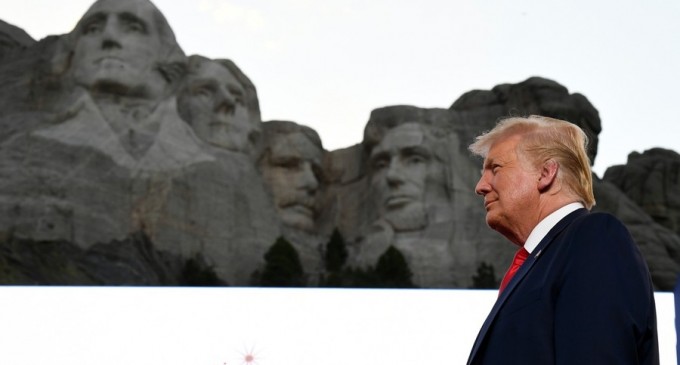 Casa Albă s-a interesat dacă fața lui Trump poate fi adăugată Muntelui Rushmore – International