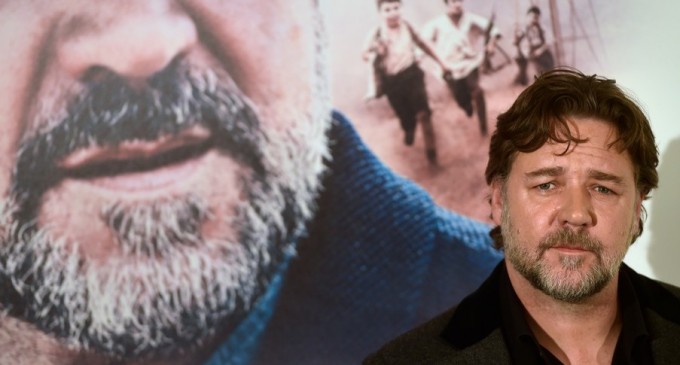 Russell Crowe a donat pentru reconstruirea unui restaurant din Beirut în numele lui Anthony Bourdain: „Ar fi făcut-o el dacă mai era printre noi” – Showbiz