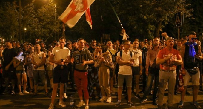 Cum ajung protestele să substituie parlamentul în calitate de principal forum al opoziției (Financial Times) – Esential