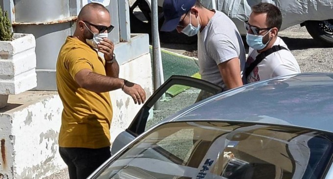 Digisport: Englezii, contrariați de imaginile cu căpitanul lui United arestat în Grecia. Starul a lovit un polițist și a vrut să dea mită