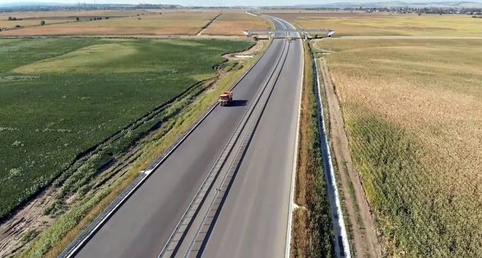 VIDEO Primii kilometri de autostradă din Moldova: Cum arată acum bucata din autostrada A7 în construcție lângă Bacău – Infrastructura_Articole