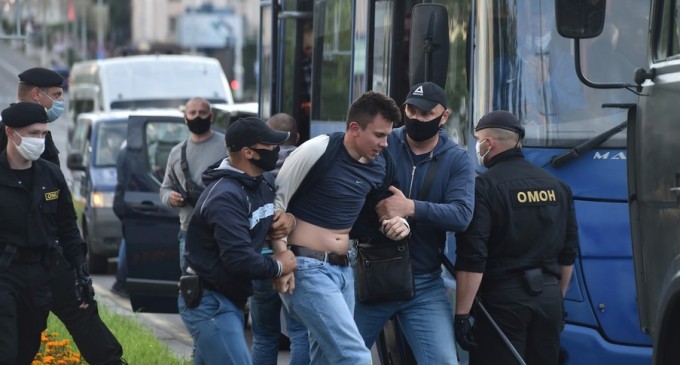 Bloggerul care conduce protestele din Minsk de la 500 de kilometri depărtare: Dacă m-aș întoarce în Belarus, aș fi reținut imediat – International