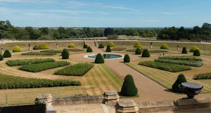 Castelul Windsor unde s-a refugiat Regina Elizabeth în timpul carantinei își deschide grădinile pentru prima oară în 40 de ani – Esential