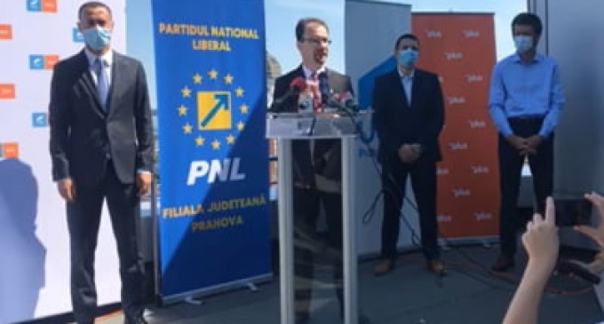 Stimate Domnule senator Iulian Dumitrescu!/Acea conferinta de presa de pe acoperisul primariei a reprezentat o incalcare a legii de catre apostolii dreptatii prahovene!