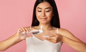 5 Beneficii si utilizari ale apei micelare