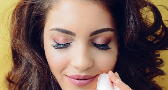 Genele false sunt nelipsite din machiajul tau? Iata cum ar trebui sa le folosesti!