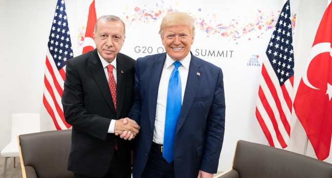 Presa greacă: Ce se ascunde în spatele „iubirii” dintre Trump şi Erdogan – Ginerele preşedintelui turc şi contrabanda cu aur – International
