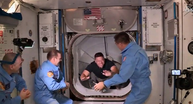 Patru astronauți americani vor vota pentru alegerile prezidențiale din spațiu – International