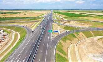VIDEO Prima autostradă finalizată în 2020: Traficul va fi deschis vineri pe tronsonul care se leagă direct de rețeaua de autostrăzi a Ungariei – Infrastructura_Articole