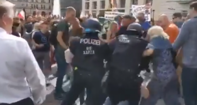 Protestatarii din Germania sunt uniți de un inamic comun: sioniștii – International