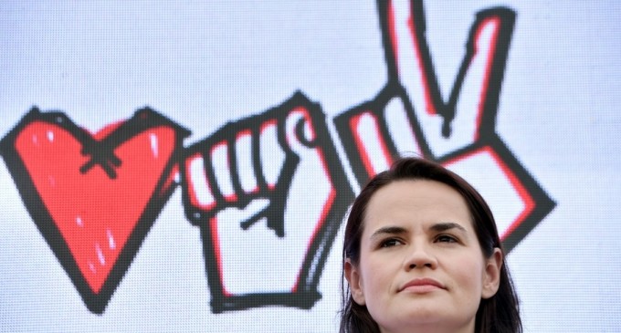 VIDEO Svetlana Tikhanovskaya: Eram o mamă casnică. Acum conduc o revoluție împotriva ultimului dictator din Europa – Esential