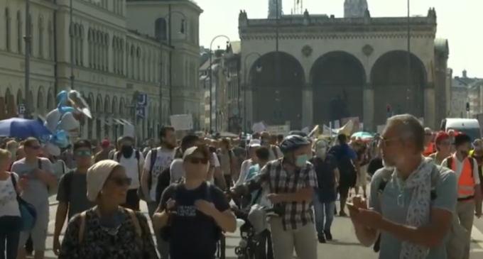 VIDEO Coronavirus: Manifestaţii ”anticorona” în Germania şi în Polonia – Coronavirus