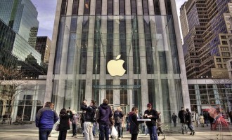 ​VIDEO Designerii celor mai faimoase magazine Apple s-au apucat de făcut viziere
