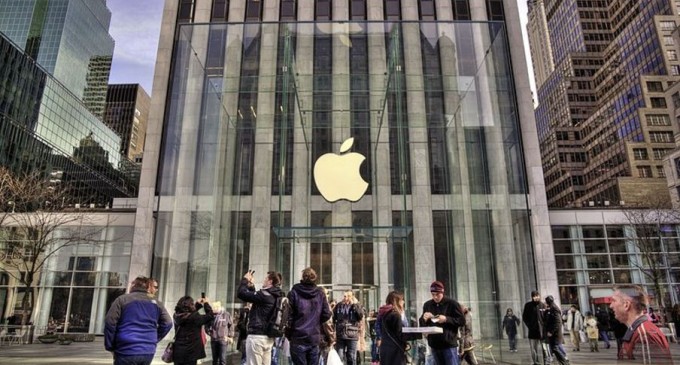 ​VIDEO Designerii celor mai faimoase magazine Apple s-au apucat de făcut viziere