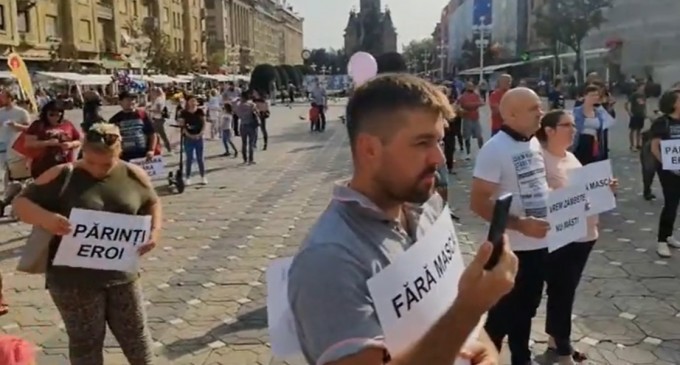​​VIDEO Proteste și la Cluj, Timişoara, Oradea împotriva obligativităţii purtării măştii de protecţie în şcoli – Esential