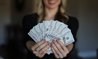INS: La fiecare leu primit salariu de un bugetar, angajatul din privat lua 70 de bani – Finante & Banci