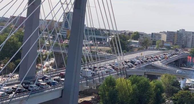 FOTO Marele blocaj de la Ciurel: Cum s-a împotmolit traficul pe noul pasaj deschis în urmă cu două zile – Administratie Locala