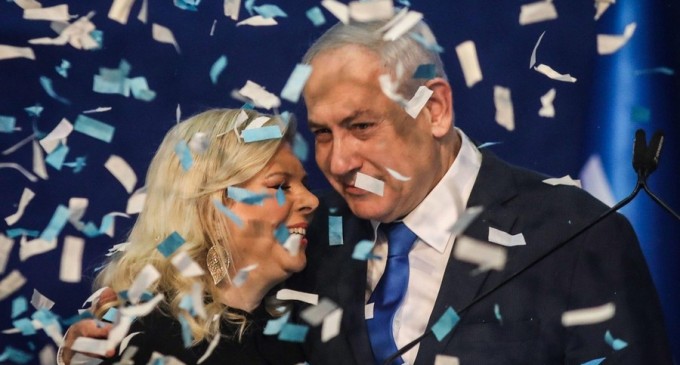 Nu e bancul zilei, e povestea bizară a rufelor murdare ale prim-ministrului israelian – International