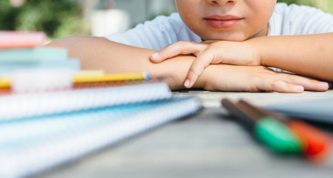 Cât vor cheltui părinţii pe haine și rechizite pentru noul an școlar – studiu